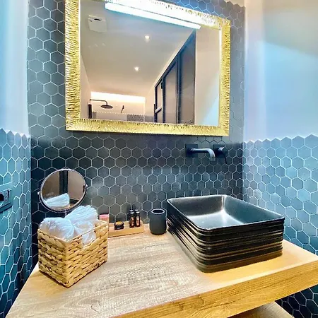 ゲストハウス Vicomillesuites Adults-only 4*