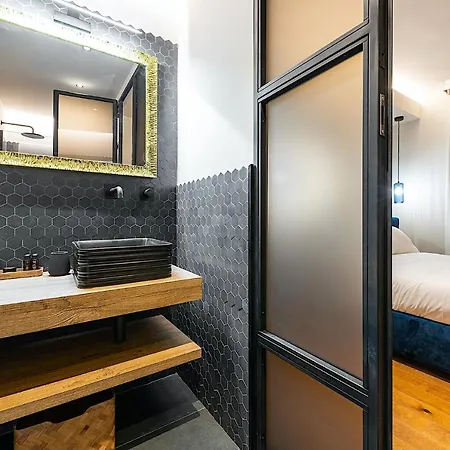 Guest house Vicomillesuites