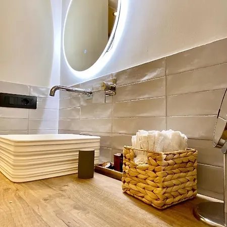 ゲストハウス Vicomillesuites Adults-only 4*